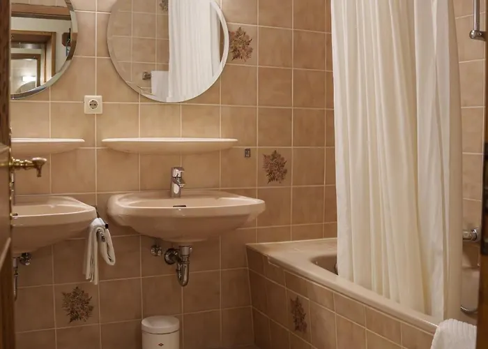 Heidehotel Waldhuette